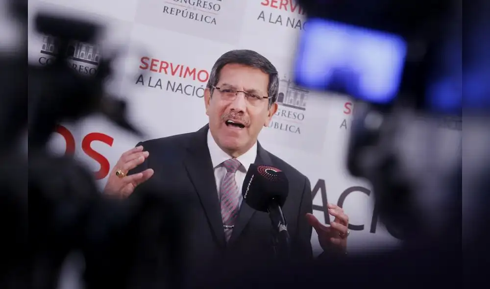 Genera polémica. Jorge Chávez dice que manifestante tenía "avellana" en la mano. Foto: La República.