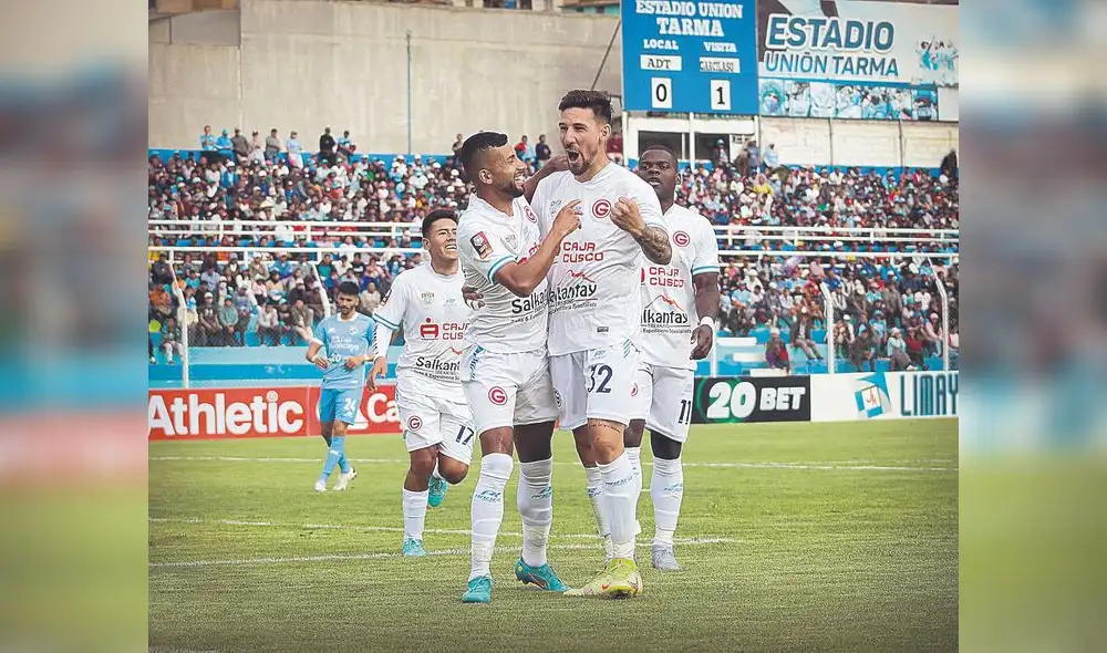 Goles. Giordana festejó con sus compañeros la gran victoria en el estadio tarmeño. Foto: Difusión.