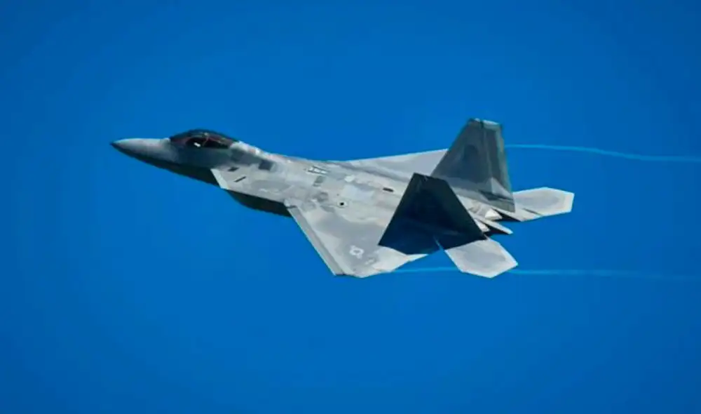 El objeto fue derribado por un misil AIM_9X de infrarrojos lanzado por un F-22 Raptor de la Fuerza Aérea de Estados Unidos. Foto: Defense Visual Information Distribution Service El objeto fue derribado por un misil AIM_9X de infrarrojos lanzado por un F-22 Raptor de la Fuerza Aérea de Estados Unidos. Foto: Defense Visual Information Distribution Service