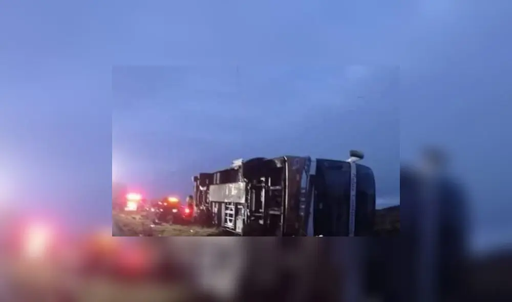 Unidad pesada quedó a un costado de la vía. Foto: Conoce Huánuco Unidad pesada quedó a un costado de la vía. Foto: Conoce Huánuco