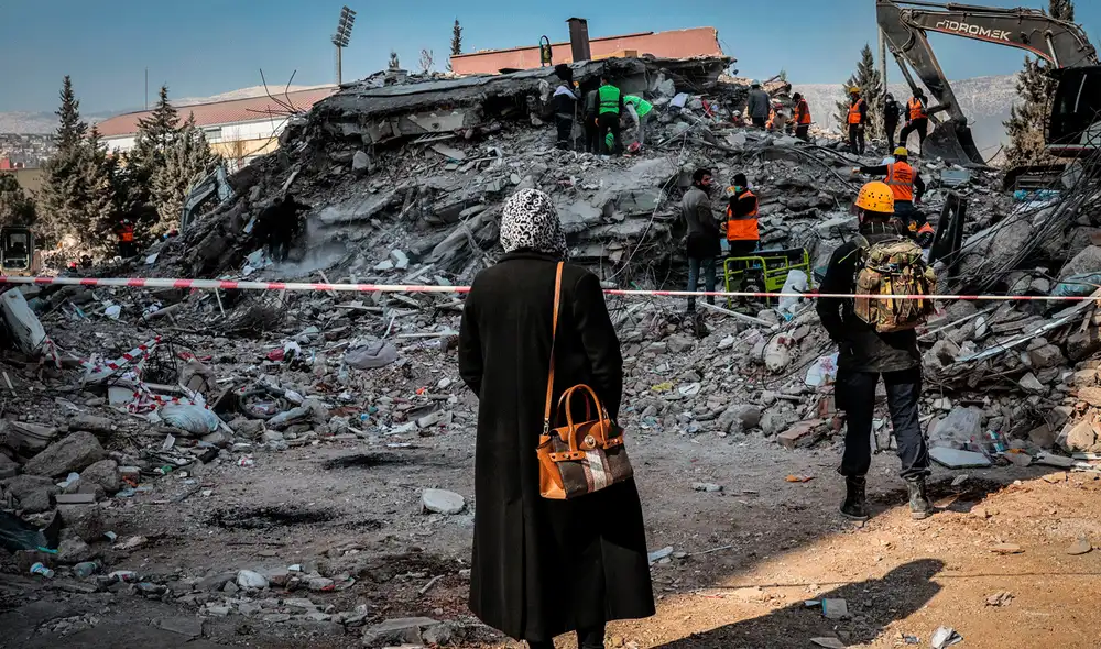 El balance confirmado es de 35.224 muertos, 31.643 en Turquía y 3.581 en Siria. Foto: EFE