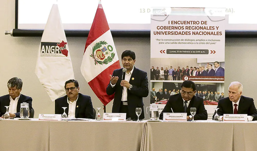 Reunión. Gobernadores regionales y universidades nacionales tuvieron un primer encuentro para una salida democrática a la crisis. Foto: John Reyes/La República