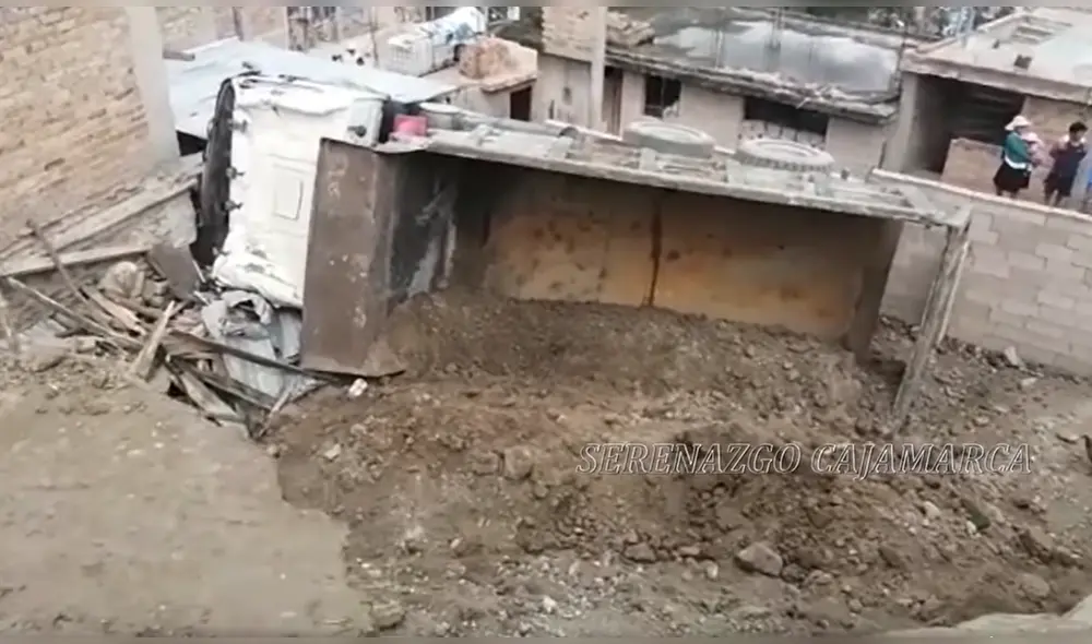 Los dos tripulantes de la unidad fueron llevados a una clínica cercana. Foto: Serenazgo Cajamarca Los dos tripulantes de la unidad fueron llevados a una clínica cercana. Foto: Serenazgo Cajamarca