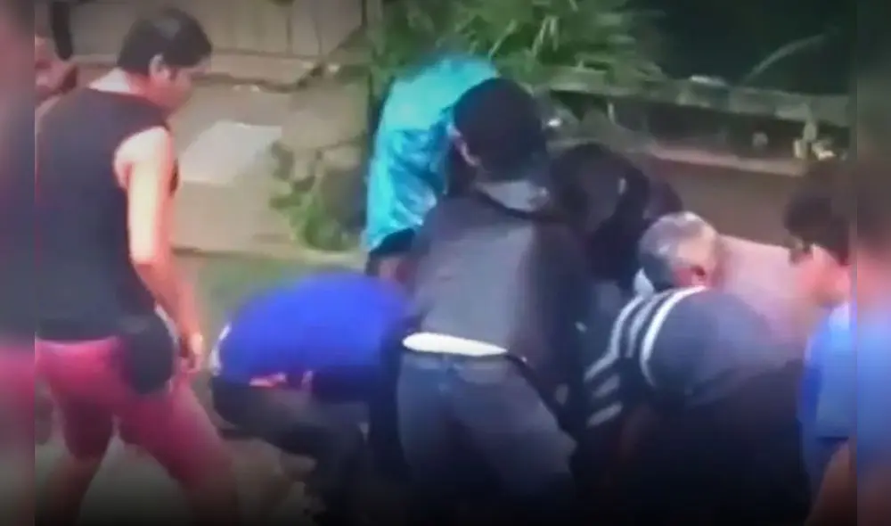 Los vecinos intentaron rescatar a la menor y utilizaron combas para liberarla. Foto: Millenium Radio Televisión Los vecinos intentaron rescatar a la menor y utilizaron combas para liberarla. Foto: Millenium Radio Televisión