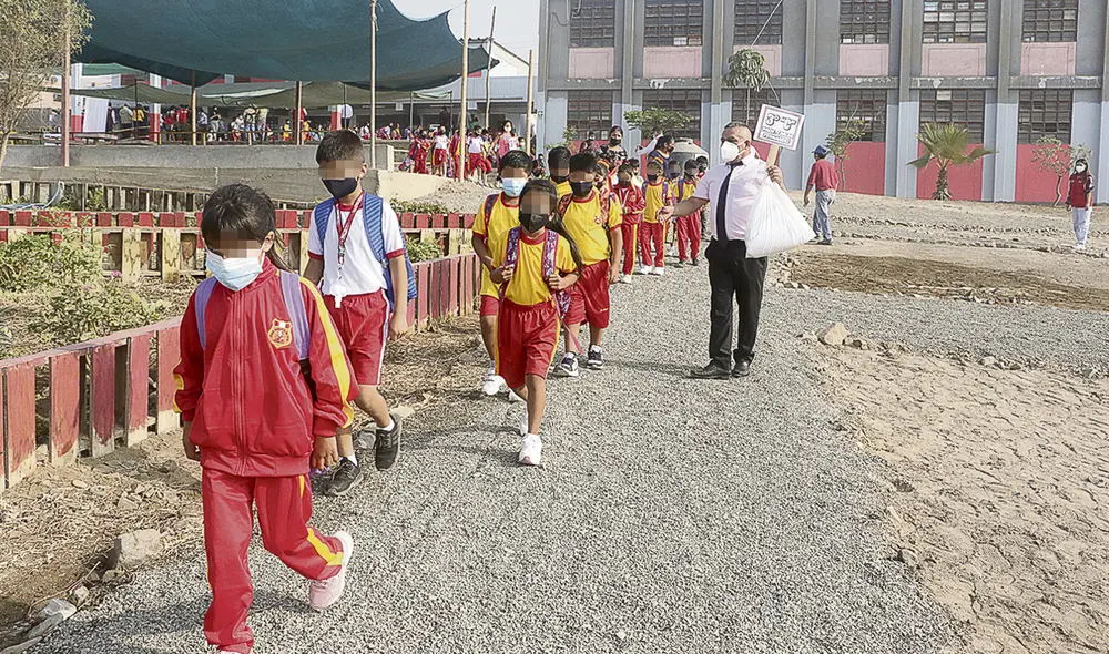 Vulnerables. Estudiantes no deben dejar de estudiar por problemas que tiene que atender el Ministerio de Educación. Foto: difusión