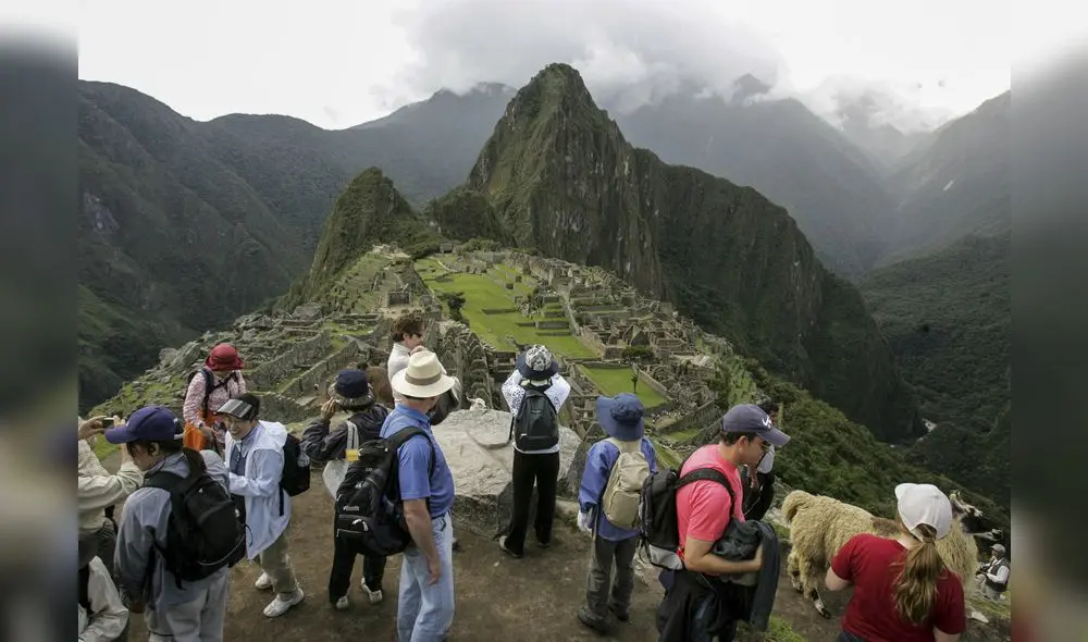 Visitas. Ayer se volvieron a abrir las puertas de Machupicchu a los turistas. Hasta el mediodía se había recibido a más de 700 turistas. Foto: La República
