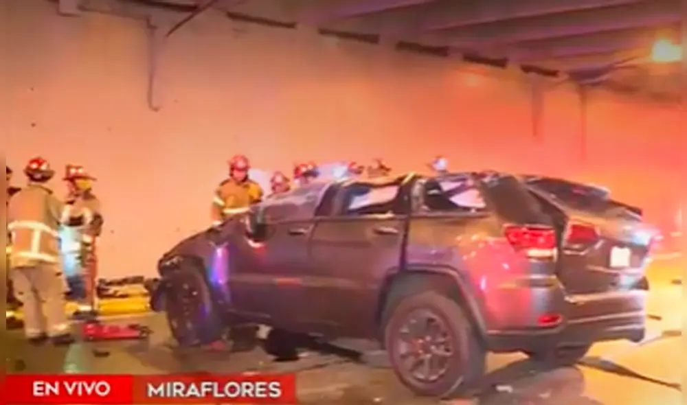 El accidente vehicular se suscitó en la vía expresa a la altura del puente Aramburú. Foto y video: América TV