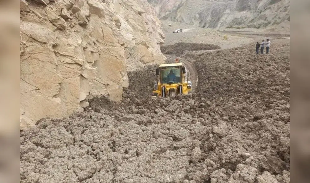 Los huaicos bloquearon las carreteras en la sierra de Áncash. Foto: La República