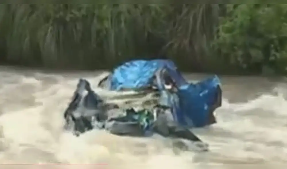 Huarochirí: continúan labores de rescate de familia. Foto y Video: América TV Huarochirí: continúan labores de rescate de familia. Foto y Video: América TV