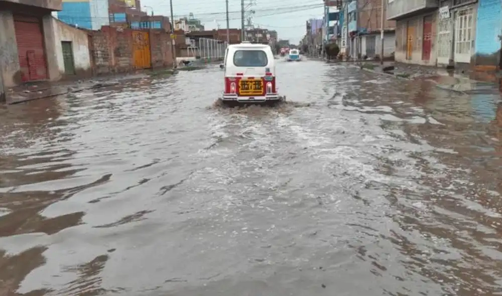 Fuertes lluvias continuarán, advirtió el Senamhi. Foto: Catacaos al día TV/Facebook