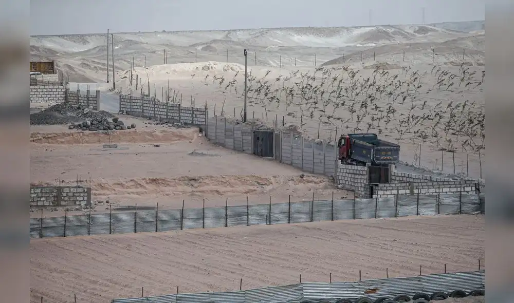 Advertencia. Denunciantes hicieron hincapié en la existencia de chozas y delimitaciones en la zona. Foto: Rodrigo Talavera/ LR Advertencia. Denunciantes hicieron hincapié en la existencia de chozas y delimitaciones en la zona. Foto: Rodrigo Talavera/ LR
