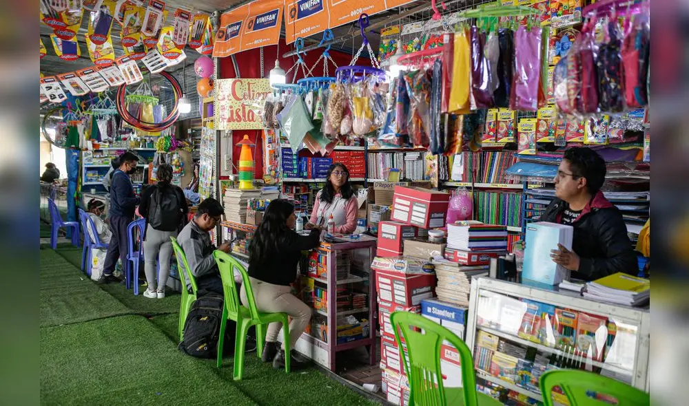 En alza. Costos de útiles escolares elevaron sus precios.  Foto: Rodrigo Talavera/ LR