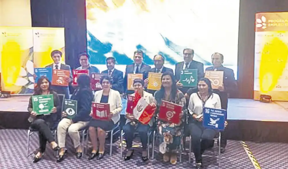 México. Gerenta y su pareja se tomaron foto oficial. Foto: La República México. Gerenta y su pareja se tomaron foto oficial. Foto: La República