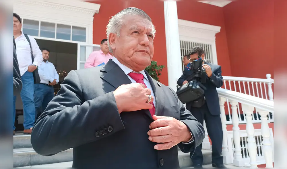 Acuña se dirigió a los medios locales tras su reunión con Dina Boluarte en Lima. Foto: S. Verde/URPI-LR