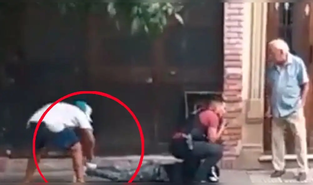 Dos presuntos ladrones se han convertido en los protagonistas de un robo inusual en Argentina. Foto: captura/Clarín Dos presuntos ladrones se han convertido en los protagonistas de un robo inusual en Argentina. Foto: captura/Clarín