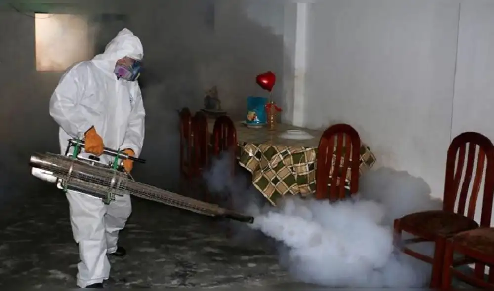 Fumigación y sensibilización se usan para combatir el dengue. Foto: Andina