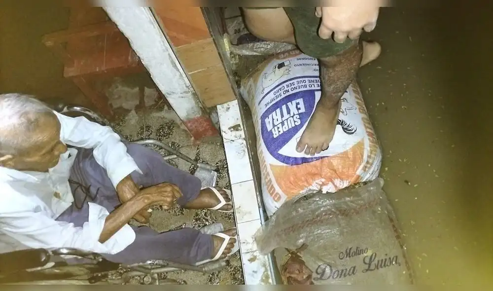 Anciano quedó atrapado en su vivienda tras lluvias en Piura. Foto: Almendra Ruesta /URPI-LR