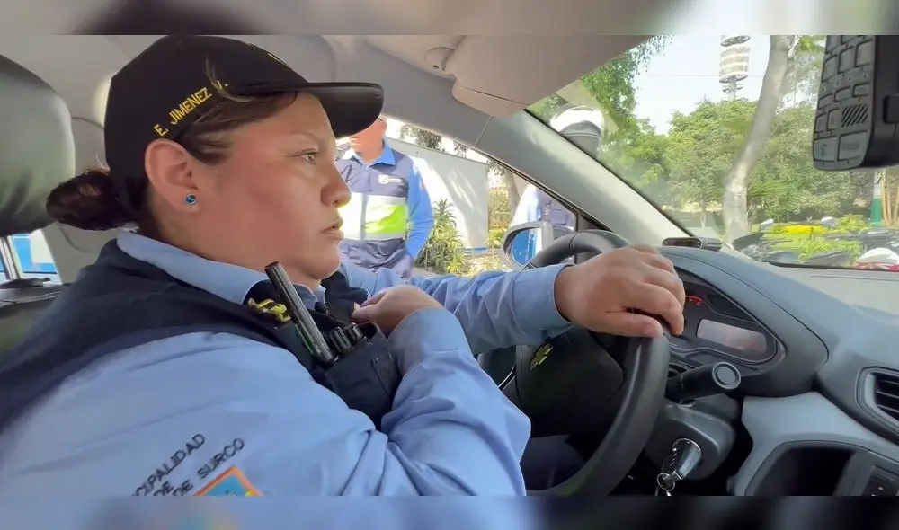 Elizabeth se desempeña como conductora de serenazgo de la Municipalidad de Surco. Foto: Captura/La República Elizabeth se desempeña como conductora de serenazgo de la Municipalidad de Surco. Foto: Captura/La República