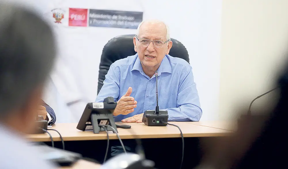 Polémico. El ministro de Educación, Óscar Becerra, ha lanzado una serie de acusaciones contra las gestiones pasadas desde que asumió el cargo. Foto: difusión Polémico. El ministro de Educación, Óscar Becerra, ha lanzado una serie de acusaciones contra las gestiones pasadas desde que asumió el cargo. Foto: difusión