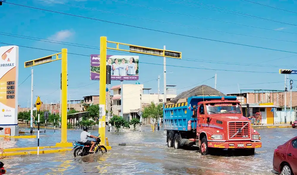 En el norte. La lluvia en Lambayeque, Piura y Tumbes ha causado desbordes e inundaciones. Foto: Almendra Ruesta - Urpi/La República
