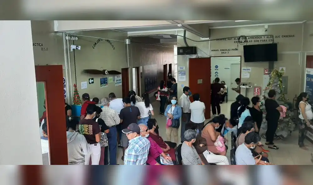 Los pacientes piden la intervención de la Defensoría del Pueblo. Foto: Carlos Vásquez/ La República Los pacientes piden la intervención de la Defensoría del Pueblo. Foto: Carlos Vásquez/ La República