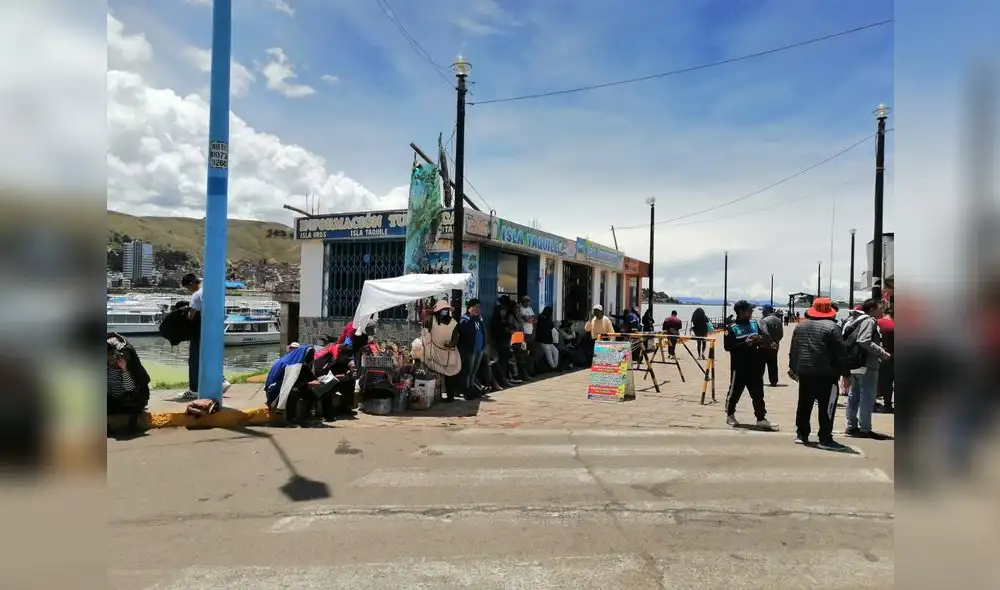 Ciudadanos buscan llegar a Bolivia y Perú de manera legal. Foto: Kleber Sanchez/URPI-LR.