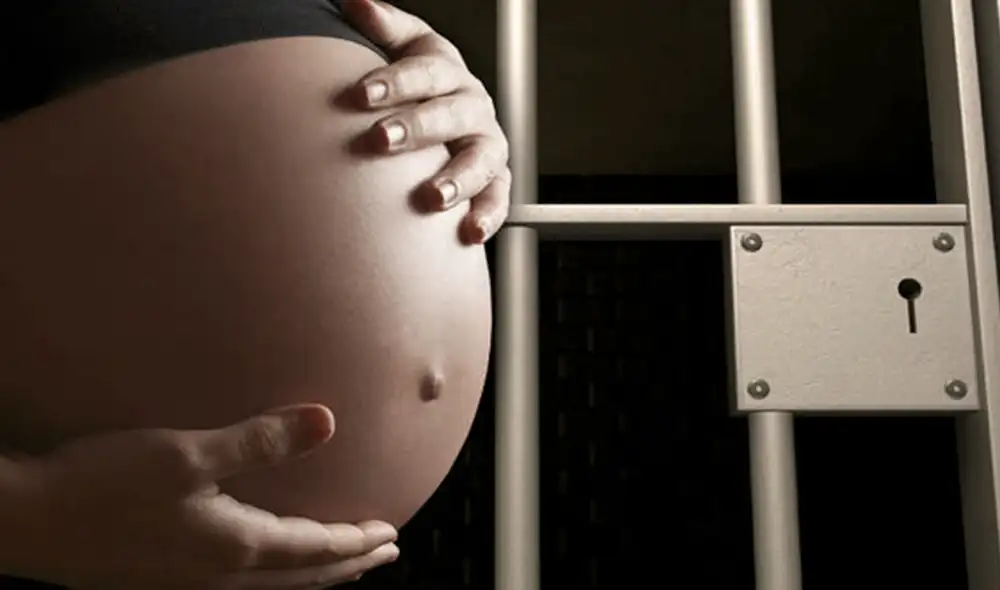 La joven de 24 años, que tiene 8 meses de gestación, fue detenida en julio de 2022 por presuntamente haber disparado y asesinado a una mujer mientras viajaban en un vehículo de Uber. Foto: Montevideo Portal La joven de 24 años, que tiene 8 meses de gestación, fue detenida en julio de 2022 por presuntamente haber disparado y asesinado a una mujer mientras viajaban en un vehículo de Uber. Foto: Montevideo Portal