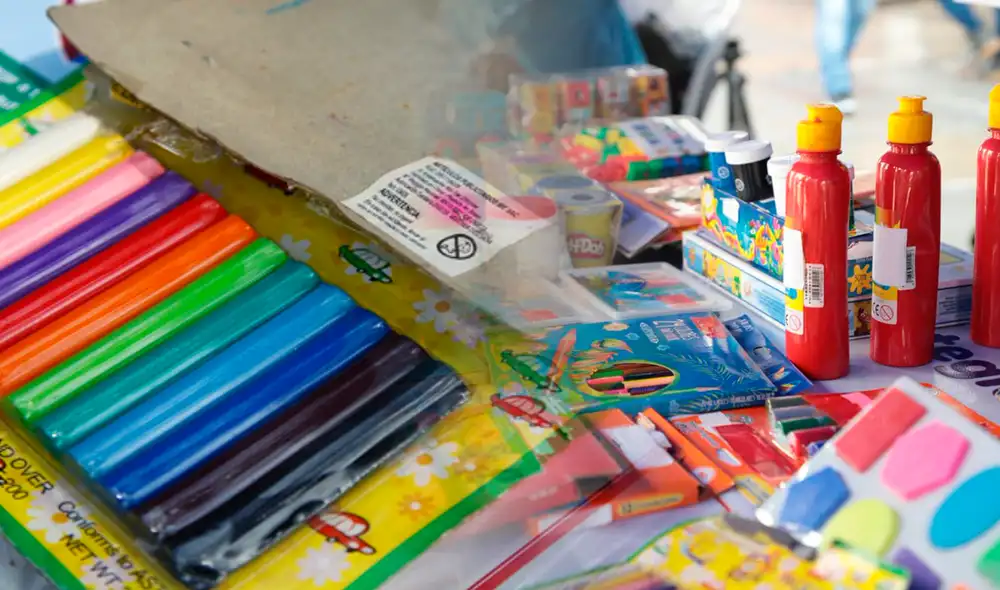 Digesa ha ofrecido consejos para no comprar útiles escolares tóxicos. Foto: composición LR/Gob/Twitter