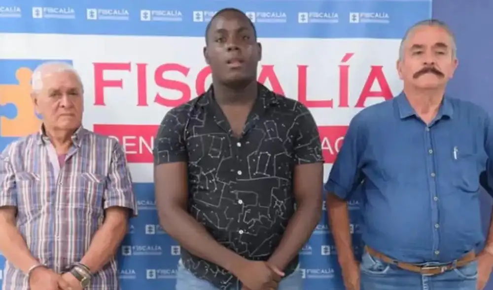 De izquierda a derecha José Educardo Reina Cárdenas (padre), Jorge Leonardo Saa Angulo (sicario) y Gildardo Robledola intermediario. Foto: Fiscalia de Colombia