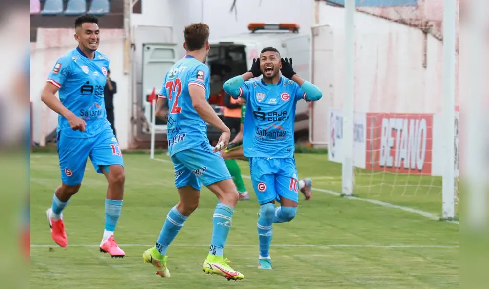 Triunfo. Joao Rojas dedicó su gol a la familia y a los hinchas que llegaron ayer al estadio. Foto: La República.