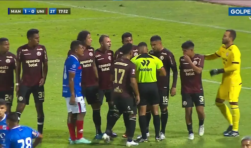 Universitario se quedó con nueve jugadores ante Mannucci. Foto: captura de GolPerú.