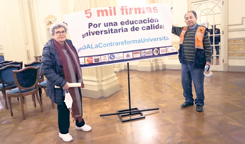 No quieren retrocesos. Ciudadanos están en contra de la ley que fue promovida por el Congreso y respaldada por el Minedu. Foto: Gerardo Marín/La República No quieren retrocesos. Ciudadanos están en contra de la ley que fue promovida por el Congreso y respaldada por el Minedu. Foto: Gerardo Marín/La República