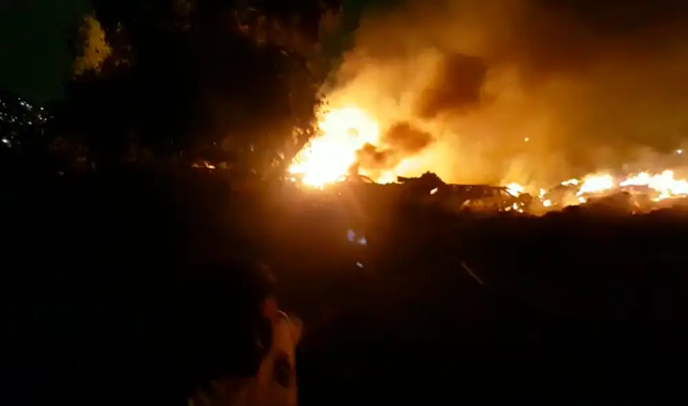 Algunas llantas detonaron producto del fuego. Foto: Grace Mora / URPI-LR