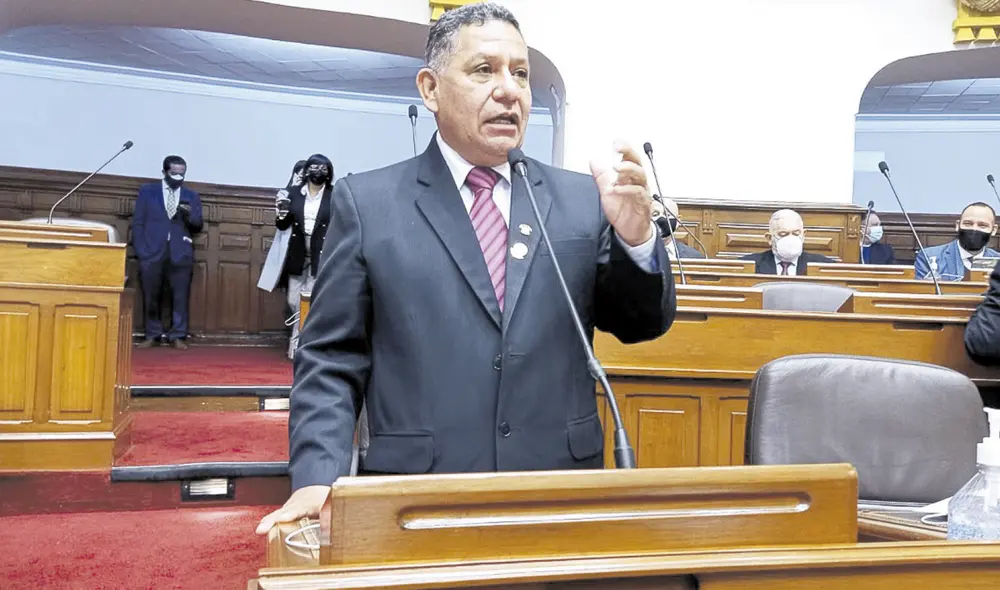 Esdras Medina. Parlamentario afirma que no comprende porqué la ciudadanía los rechaza sí hacen una buena gestión. Foto: La República