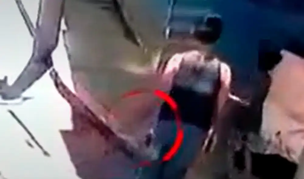 PNP informó que mujer comunicaba acciones de 'La Tota' por medio de un celular. Foto: captura Panorama-Video: Panorama PNP informó que mujer comunicaba acciones de 'La Tota' por medio de un celular. Foto: captura Panorama-Video: Panorama