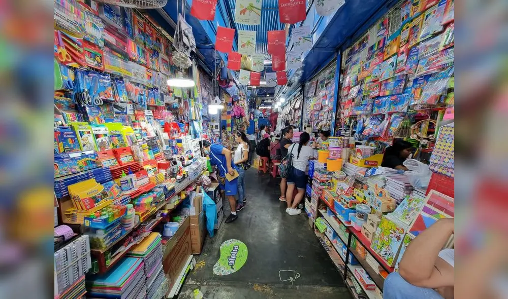 Padres de familia gastan entre S/200 y S/500 en lista de útiles para sus hijos. Foto: Paolo Zegarra / URPI-LR