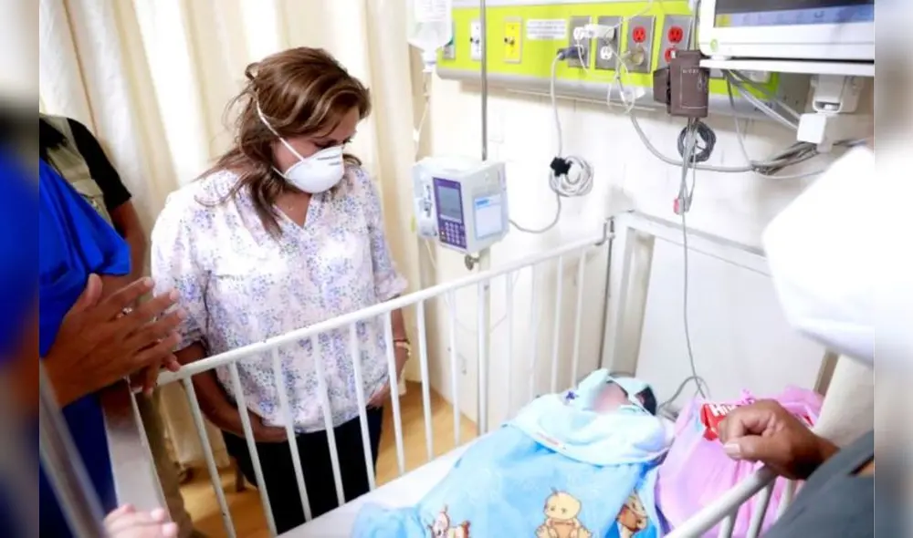 La presidenta Dina Boluarte visitó al pequeño en el Hospital Regional Lambayeque. Foto: El Peruano