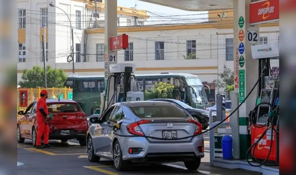 El precios de referencia del gasohol de 97 también cayó S/0,18 hasta los S/10,44 por galón. Foto: Andina El precios de referencia del gasohol de 97 también cayó S/0,18 hasta los S/10,44 por galón. Foto: Andina