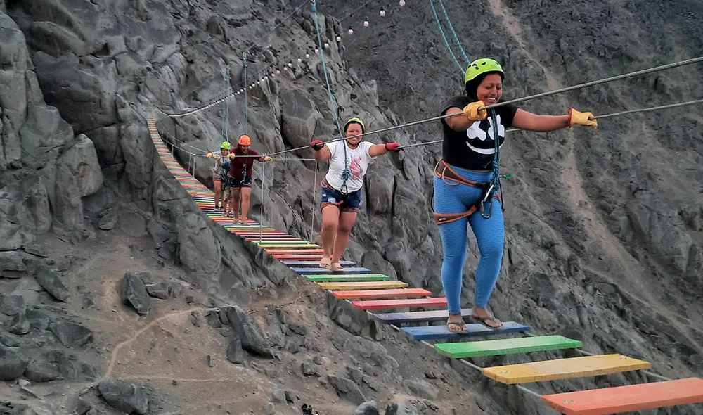 Conoce dónde se ubica este puente extremo en Lima. Foto: Lomas El Mirador/Facebook
