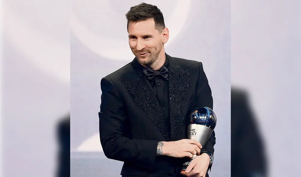 Feliz. La ‘Pulga’ junto a su segundo trofeo The Best, pues hace cuatro años ya lo había ganado. Foto: difusión Feliz. La ‘Pulga’ junto a su segundo trofeo The Best, pues hace cuatro años ya lo había ganado. Foto: difusión