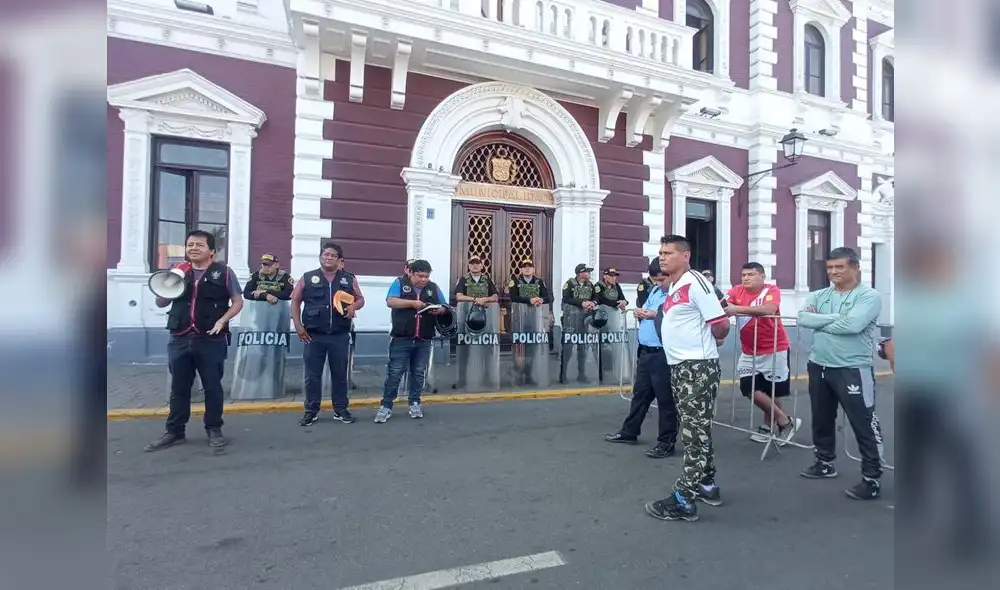 Los agentes de seguridad ciudadana continuarán con sus protestas si su pliego de reclamo no es atendido. Foto: Sergio Verde/ URPI/ La República Los agentes de seguridad ciudadana continuarán con sus protestas si su pliego de reclamo no es atendido. Foto: Sergio Verde/ URPI/ La República