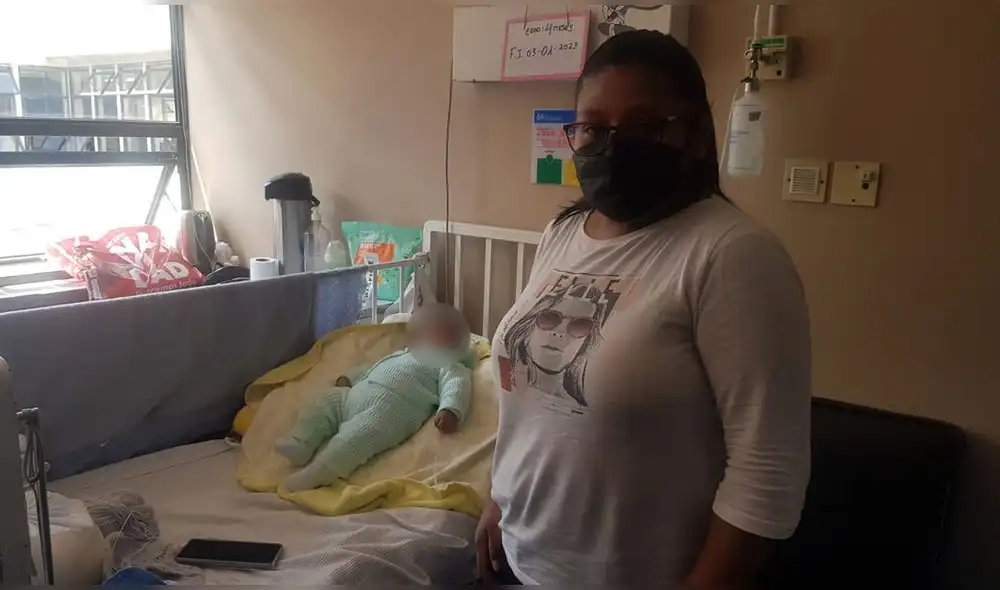 Madre de menor, Shadi Quispe, pide ayuda para que su hijo sea trasladado a un hospital en Lima. Foto: Luis Álvarez/URPI-LR