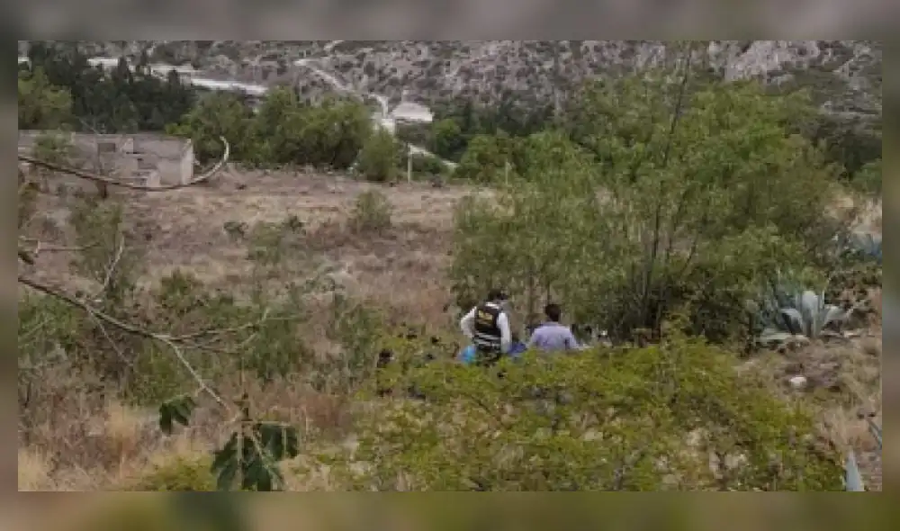 Agentes de la Policía y peritos buscan esclarecer presunto crimen. Foto: Limay