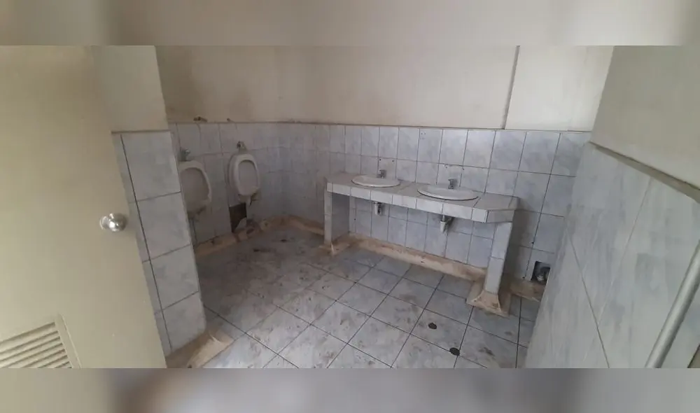 Defensoría advirtió problemas de salubridad y mal estado en los baños del Hospital Las Mercedes. Foto: La República