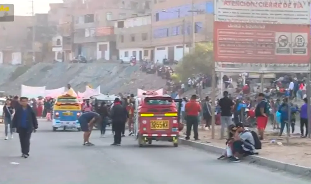 Manifestantes en la avenida Túpac Amaru. Foto: Latina captura - Video: Latina