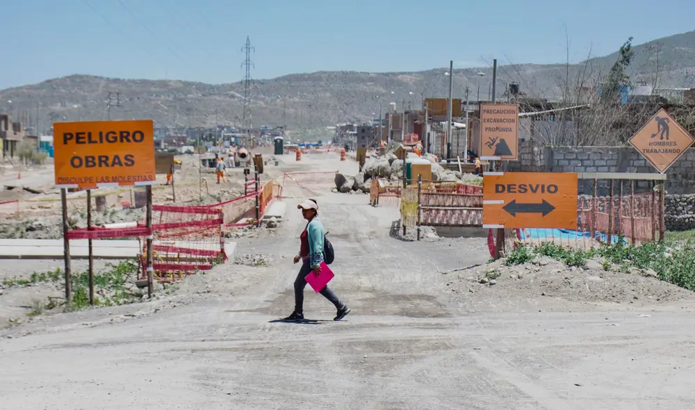 Inspección. Gobernador de Arequipa visitó el tramo III de la vía del Cono Norte. Espera concluirla en cuatro meses. Foto: GRA