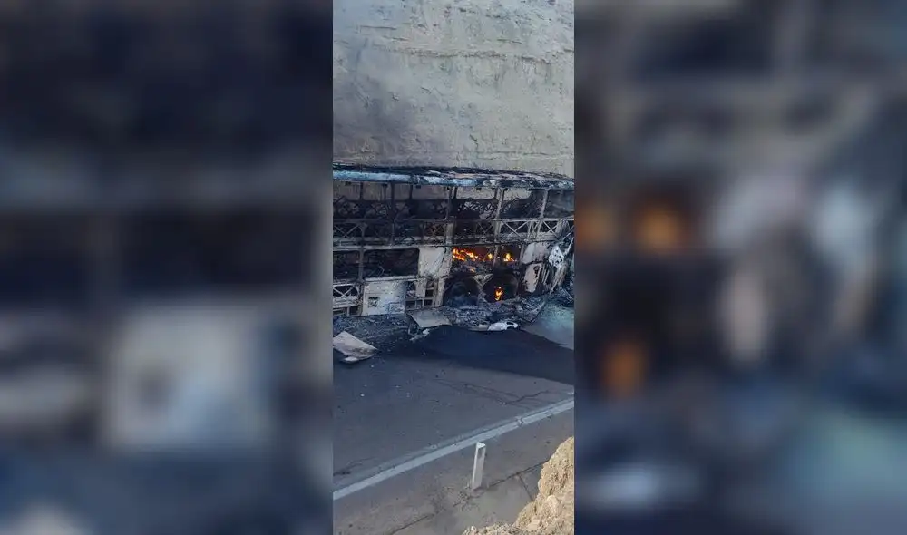 Insólito accidente vehicular se registró en la vía Sullana-Tumbes. Foto: PNP Insólito accidente vehicular se registró en la vía Sullana-Tumbes. Foto: PNP