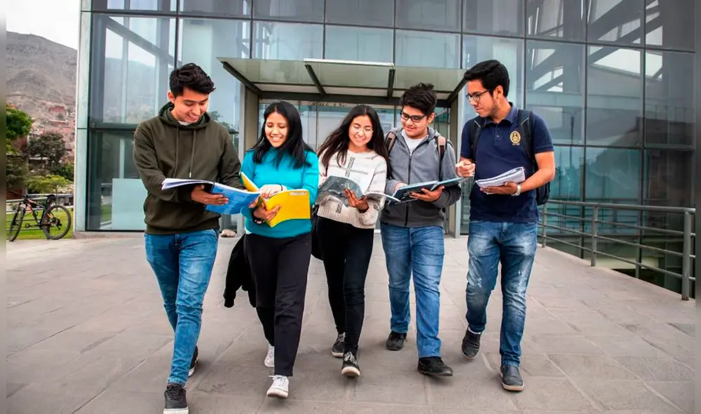 Las instituciones ofrecen culminar la carrera de Administración en un periodo de cinco años, durante diez ciclos. Foto: Andina