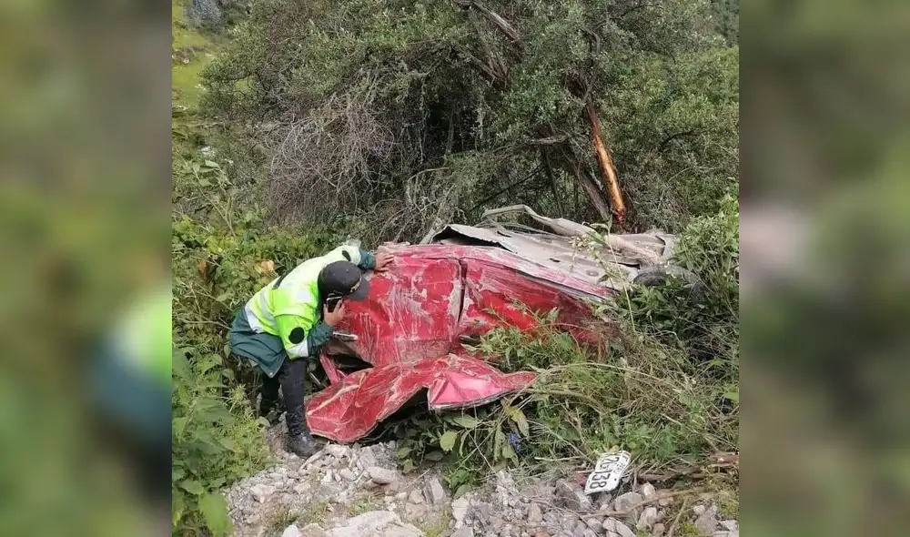 Destrozado. Auto Yaris quedó completamente destrozado. Foto: Difusión. Destrozado. Auto Yaris quedó completamente destrozado. Foto: Difusión.