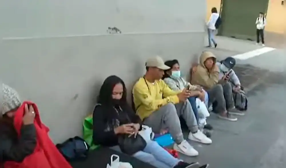 Las personas manifestaron que se les pidió su DNI y la copia literal para continuar con el proceso. Foto: captura de Tv Perú